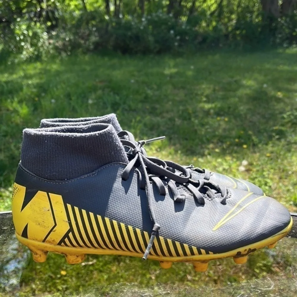 NIKE SUPERFLY MERCURIAL 6 CLUB SOCCER CLEATS Boys size 7